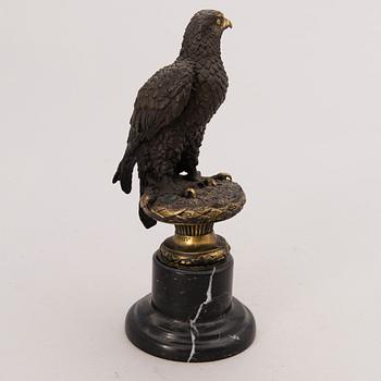 SKULPTUR, patinerad brons, marmorpiedestal.