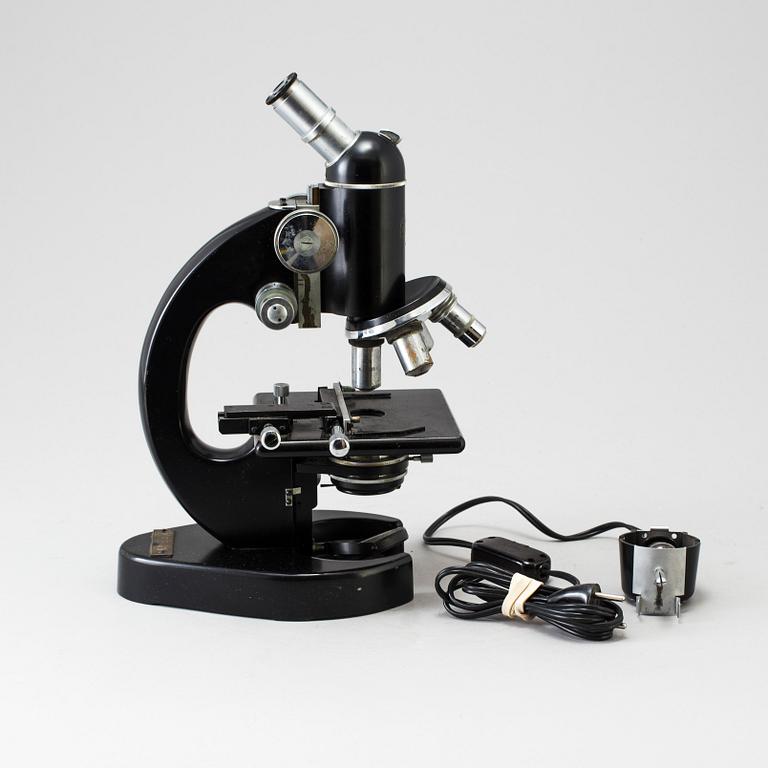 A microscope by Steindorff &Co, Berlin, in the first half of the 20th century.