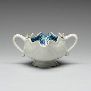 A blue and white armorial sauce boat, Qing dynasty, first half of the 18th Century.