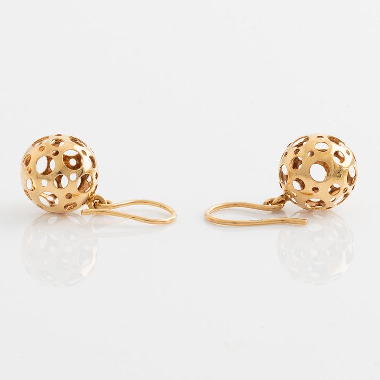 Liisa Vitali, earrings, 18K gold.