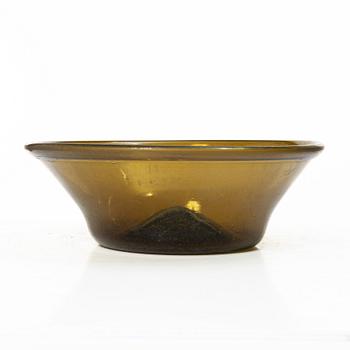 A large glass bowl and two large jars, 19th century.