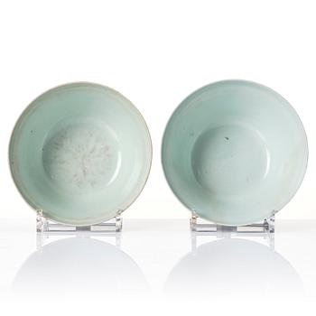 A matched pair of blue and white bowls, Qing dynasty, 19th century.