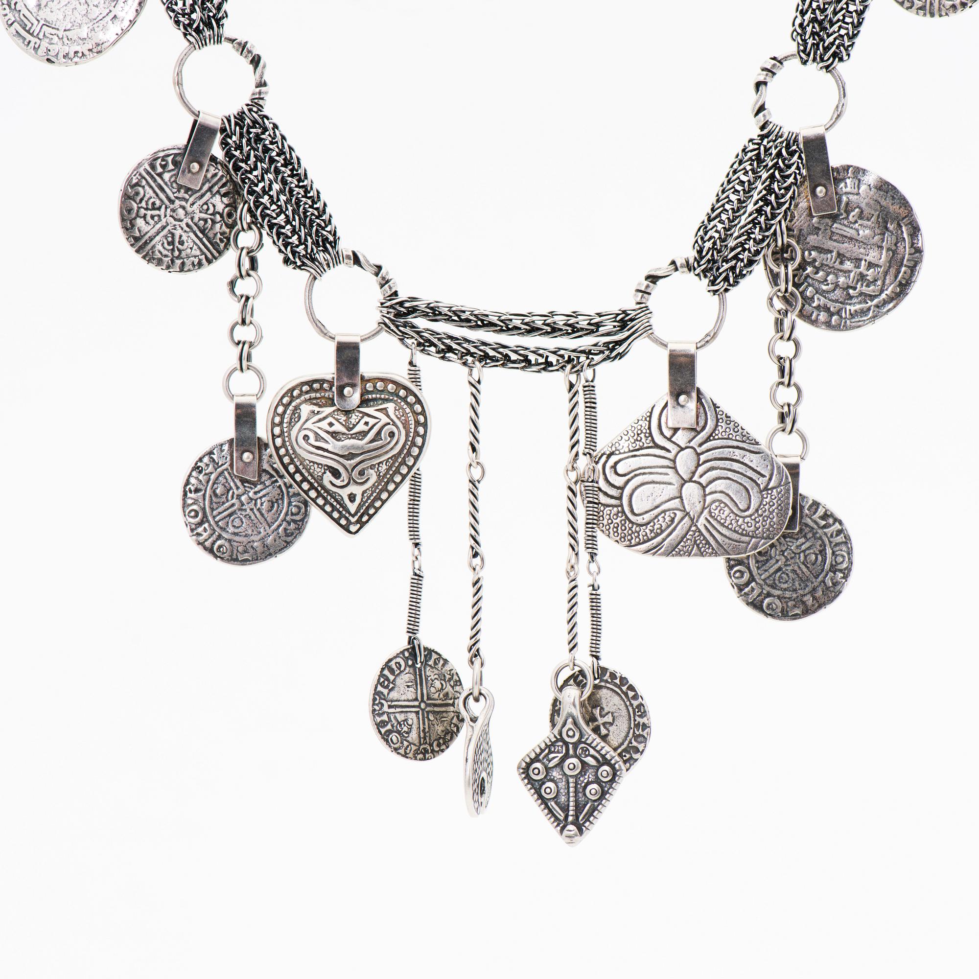 JUHLAKÄÄTY, Kalevala Koru 150-vuotta juhlakoru 1985, hopeaa.