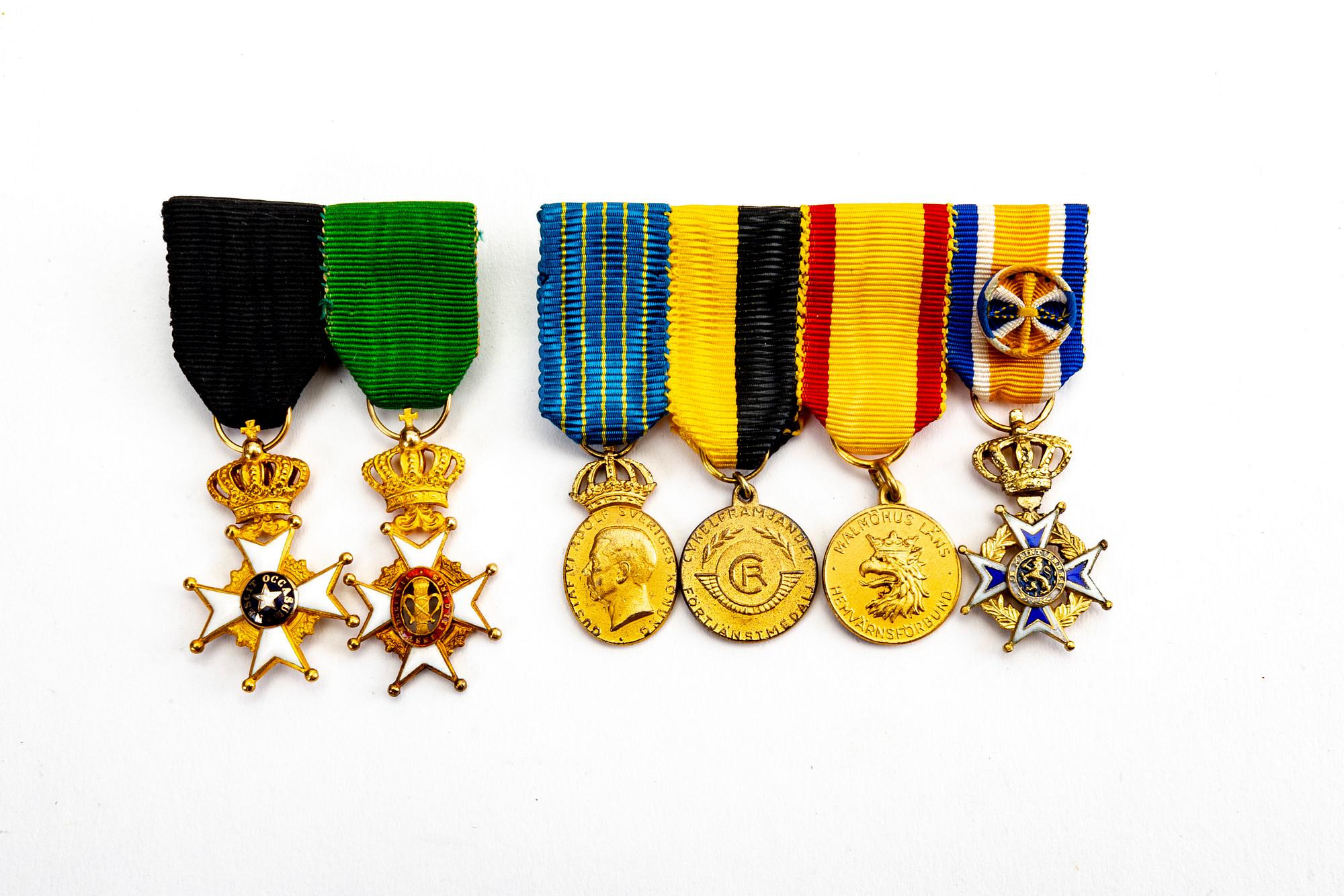 Order miniatures 6 pcs and medals 5 pcs.