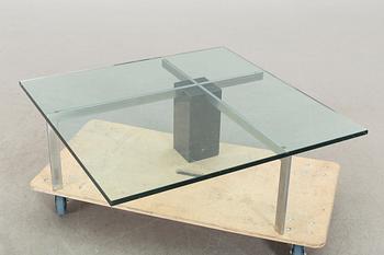 A GLASS TOP SOFA TABLE.