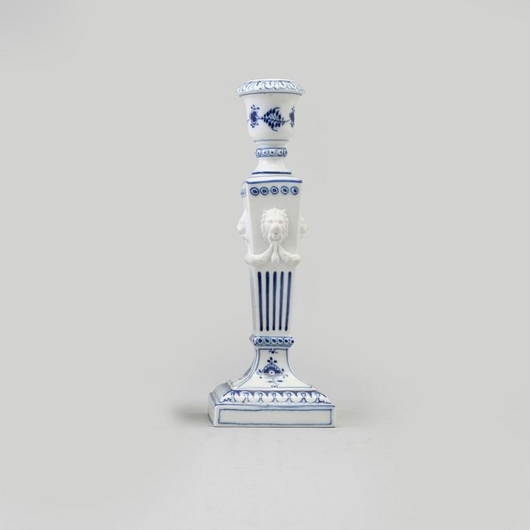 A 63 pcs porcelain service, 'Musselmalet', Helblond, Royal Copenhagen, Denmark, second half of the 20th century.