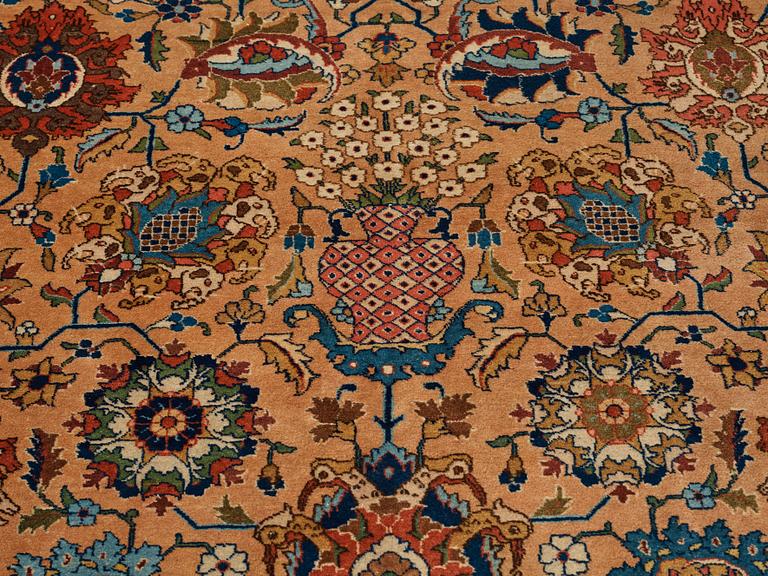 Matto, semi-antique Tabriz, ca 404 x 292 cm.