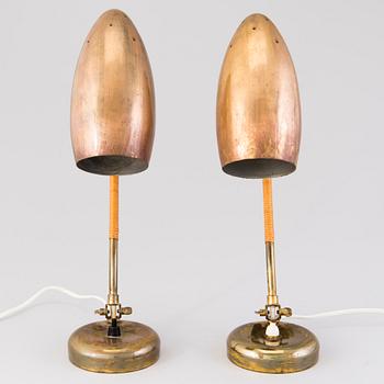 MAURI ALMARI, two mid 20th century '61043' table lamps for Idman.