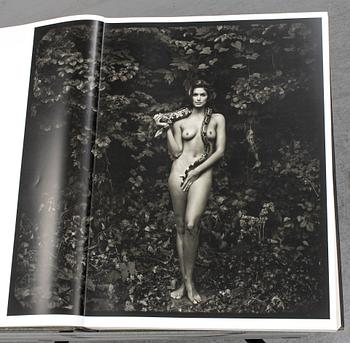 ANNIE LEIBOVITZ, book, "Sumo". Taschen. Signed.