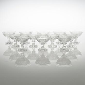 BÅLSKÅL, KARAFF och 87 st GLAS, glas.