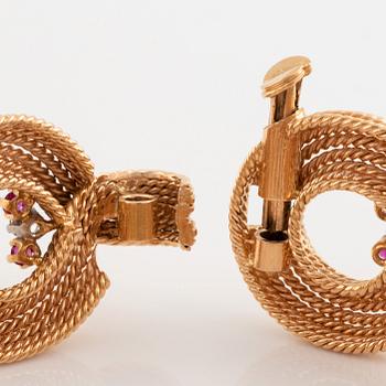 An 18K gold bracelet set with round brilliant-cut diamonds and rubies.