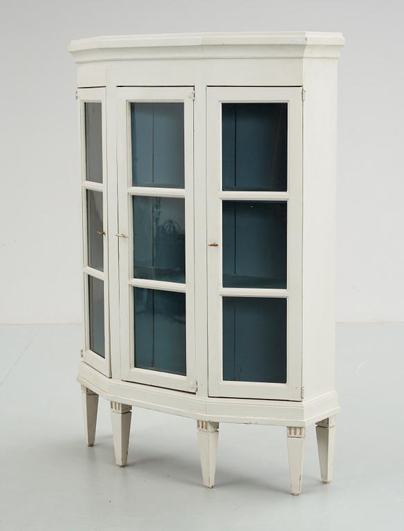 VITRINSKÅP, delvis 1800-tal.