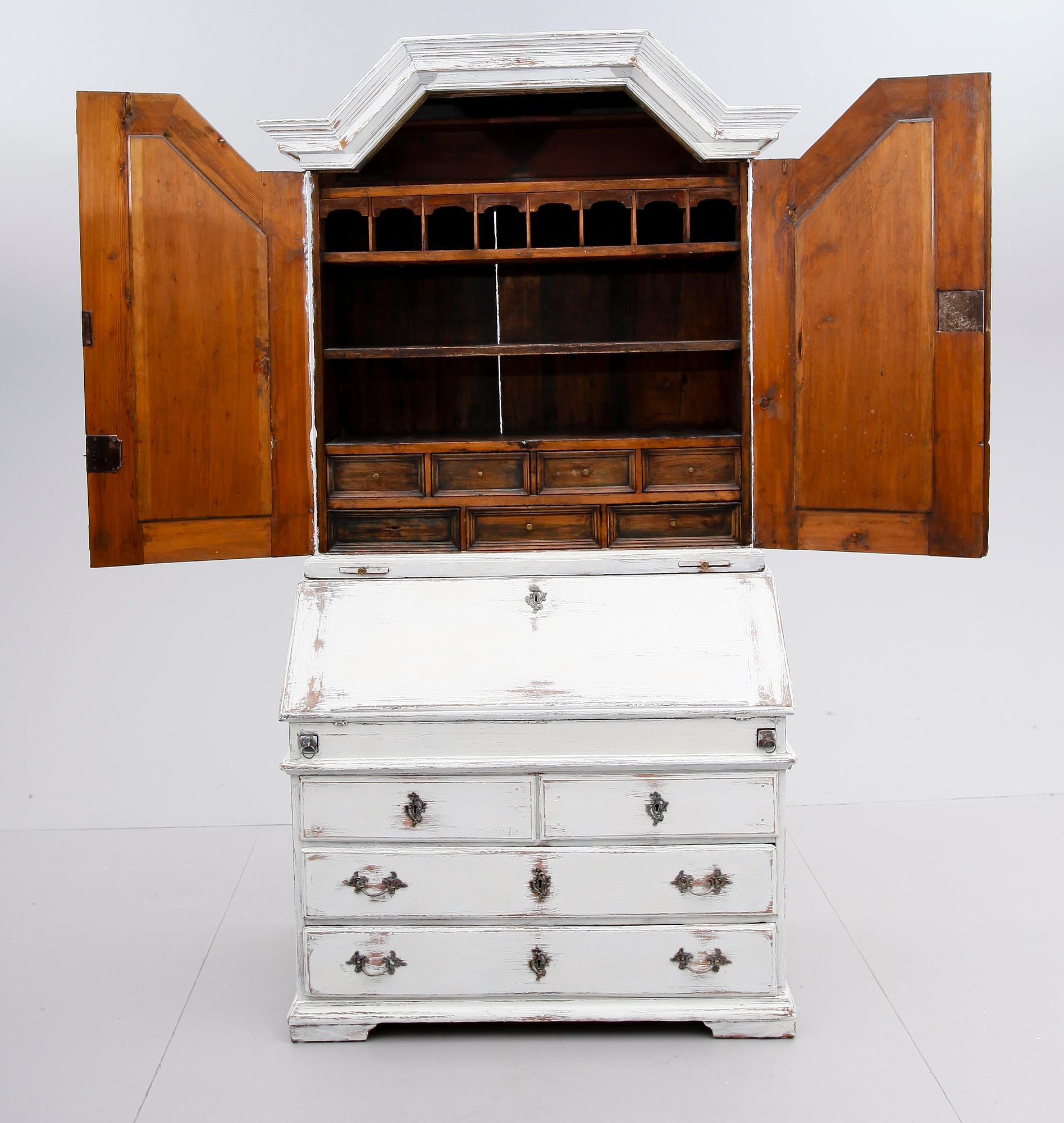 SNEDKLAFFSSKÅP, barock,  1700-tal.