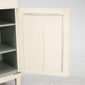 Carl Malmsten, sideboard, "Herrgården", Bodafors, 1900-talets andra hälft.