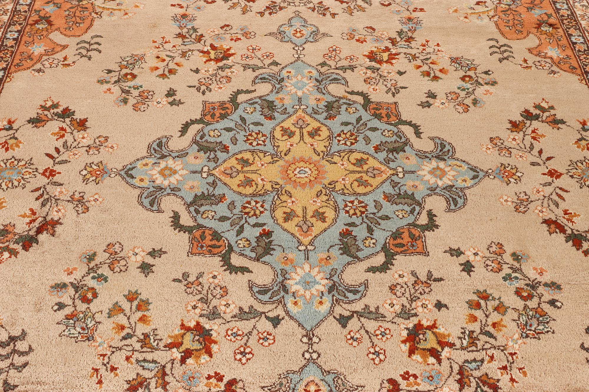 Matta, orientalisk, ca 363 x 268 cm.