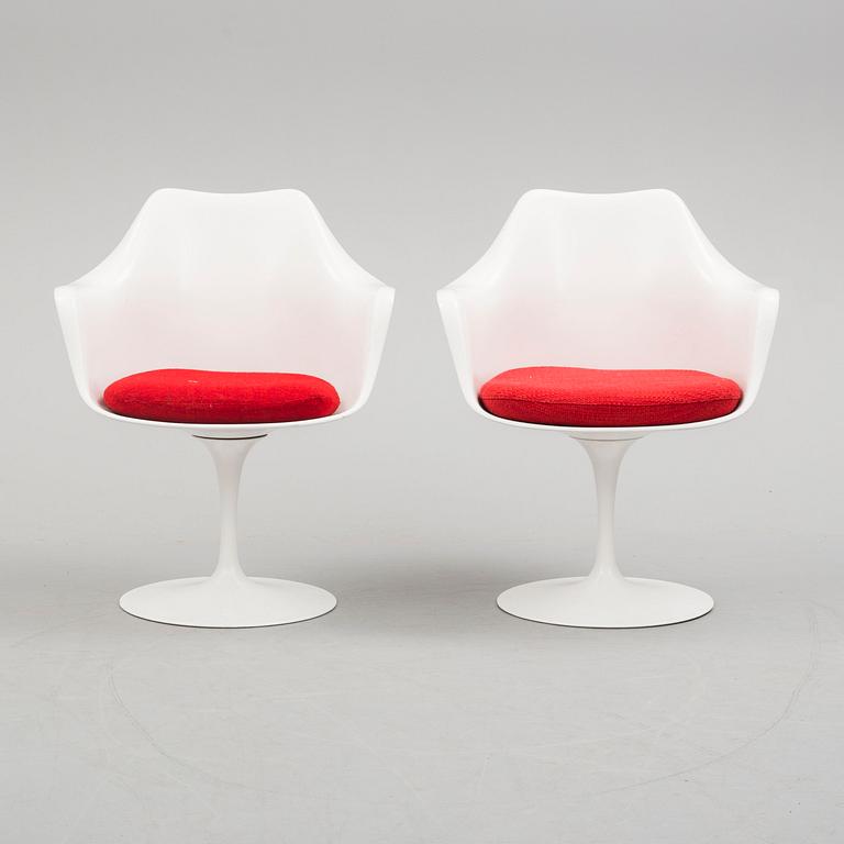 EERO SAARINEN, 6 st "Tulip", karmstolar, Knoll International, modellen formgiven 1956.