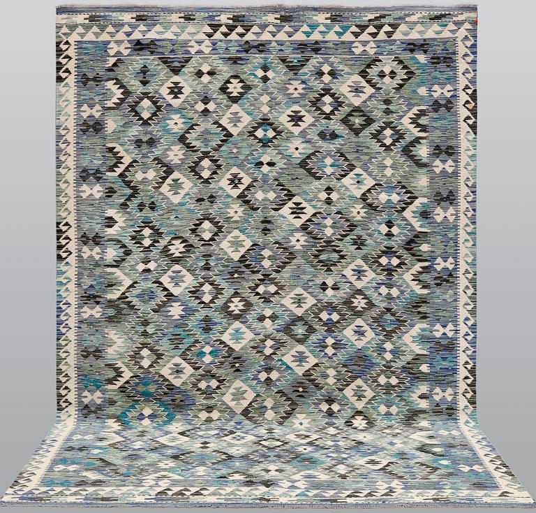 A Kilim carpet, ca 290 x 199 cm.