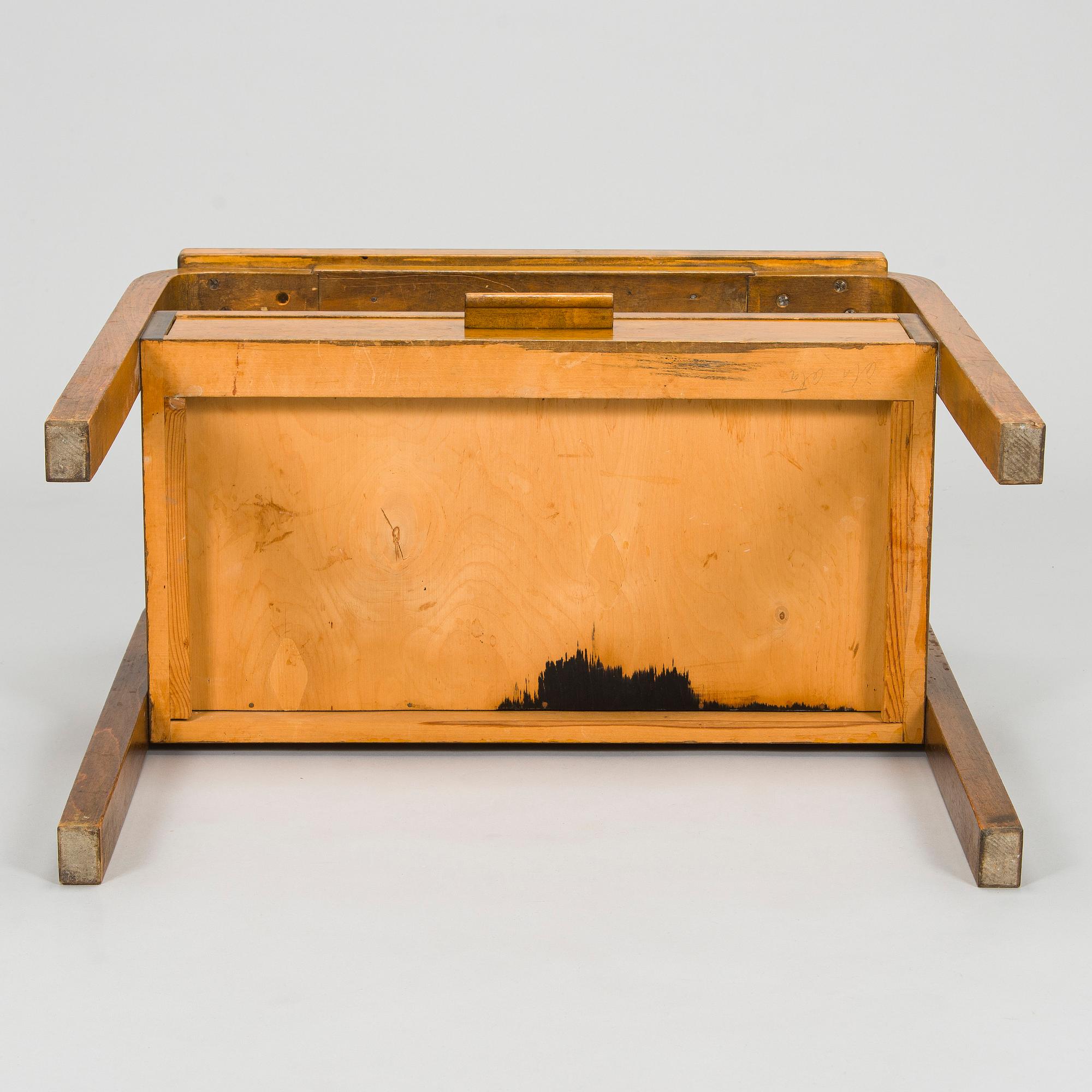 Alvar Aalto, an early 1930s '87' table for O.Y. Huonekalu- ja Rakennustyötehdas A.B.