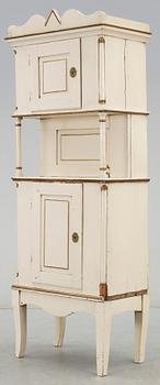 SKÅP. Möjligen Danmark, 1800-talets första hälft/mitt.