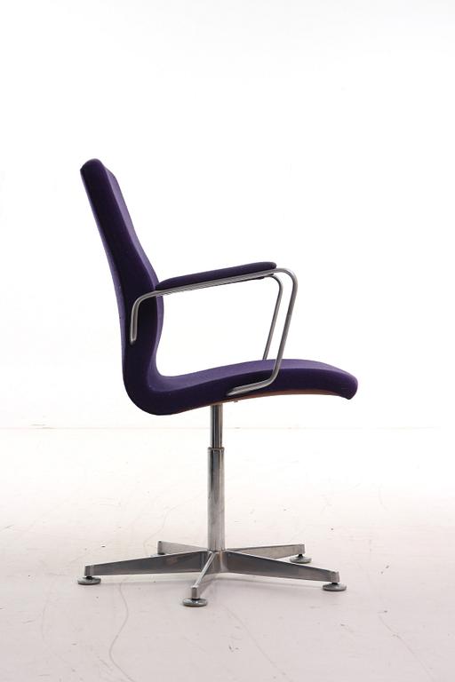 KARMSTOL, "Oxford Chair", Arne Jacobsen för Fritz Hansen, etikettmärkt.