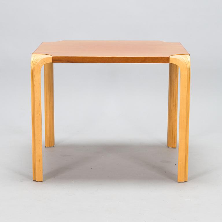Alvar Aalto, bord, modell MX800C, Artek, 1900-talets slut.