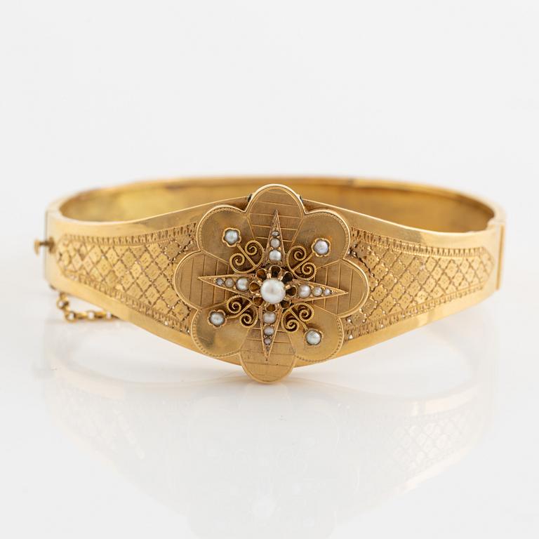 Gold and pearl bangle, 1800's.