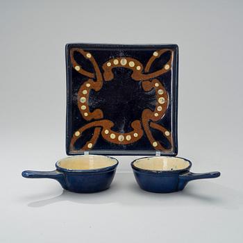 A DISH WITH TWO BOWLS, redclay, Iris-factory (1897-1902), Porvoo.