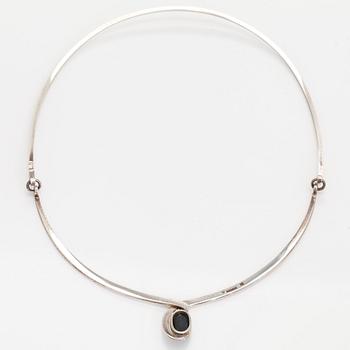 Kaunis Koru, necklace and earrings, spectrolite, silver, 1992.