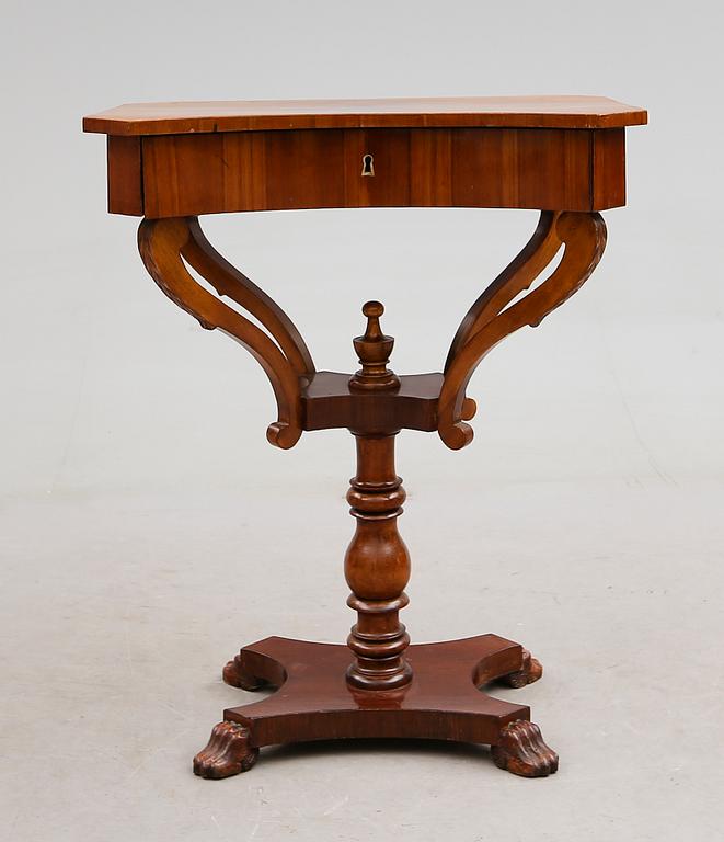 DAMARBETSBORD, senempire, 1800-talets mitt.