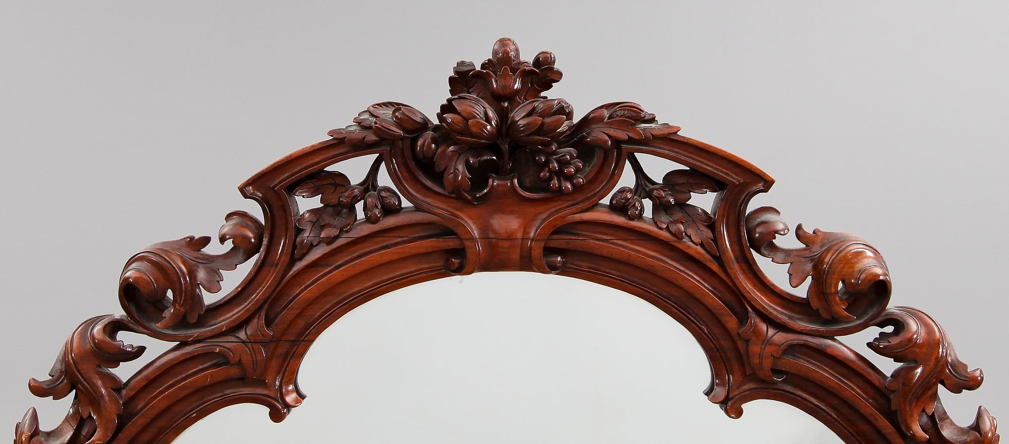 GOLVSPEGEL, rokokostil, 1800-talets andra hälft.