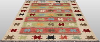 A Kilim rug, approx. 255 x 174 cm.
