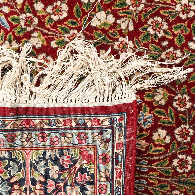 A semiantique Kerman carpet ca 270x155 cm.