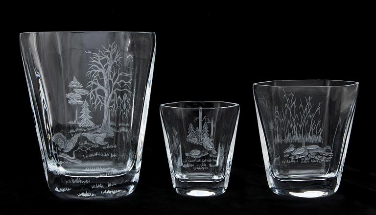 VASER, 3 st, glas. Signerade Tony Racov. 1900-talets andra hälft.