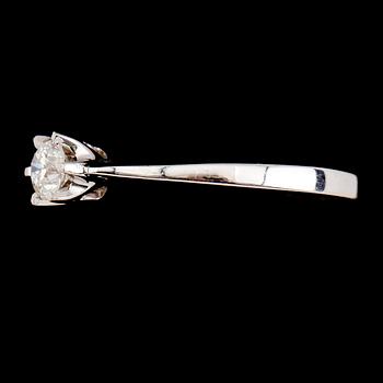 RING, 18 k vitguld, solitär briljantslipad diamant 0.30 ct.