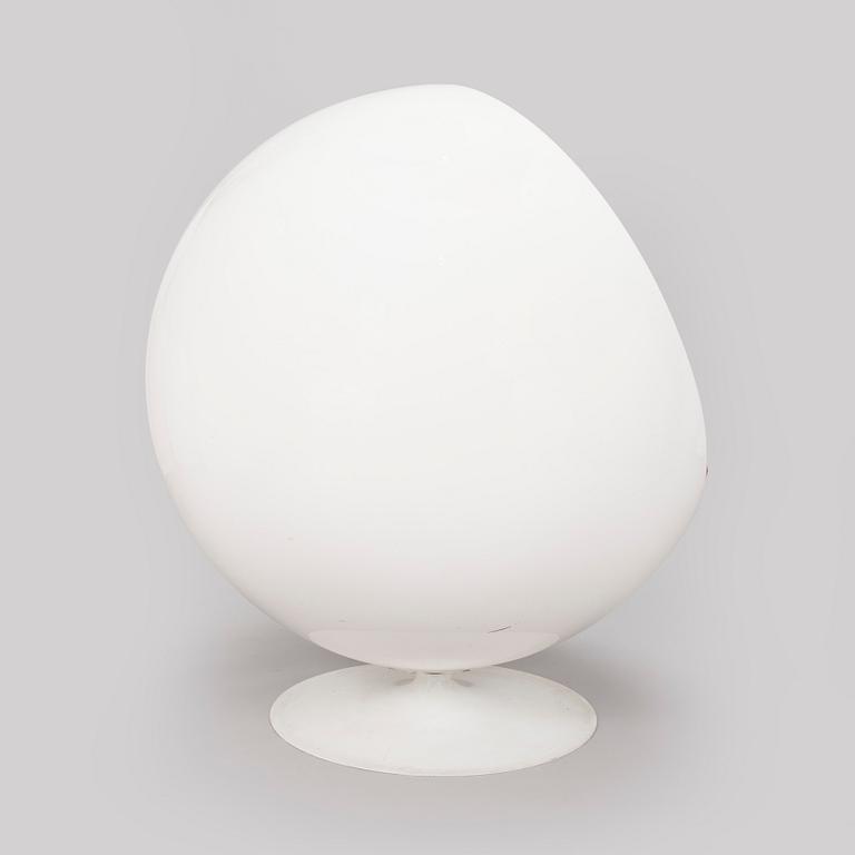 Eero Aarnio, a 'Ball Chair' for Asko.