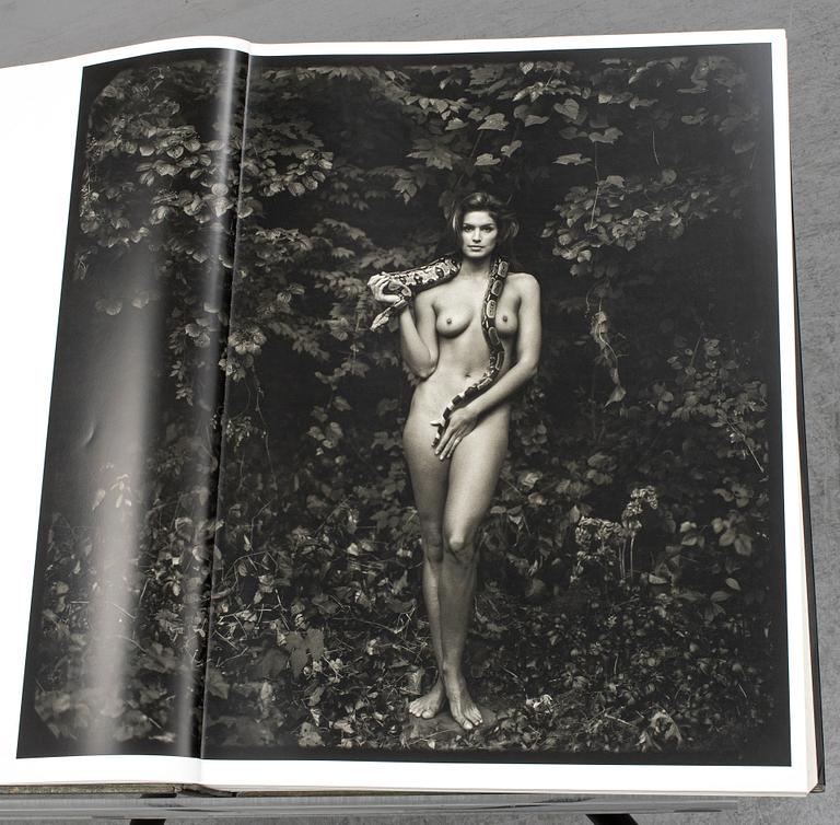 ANNIE LEIBOVITZ, book, "Sumo". Taschen. Signed.