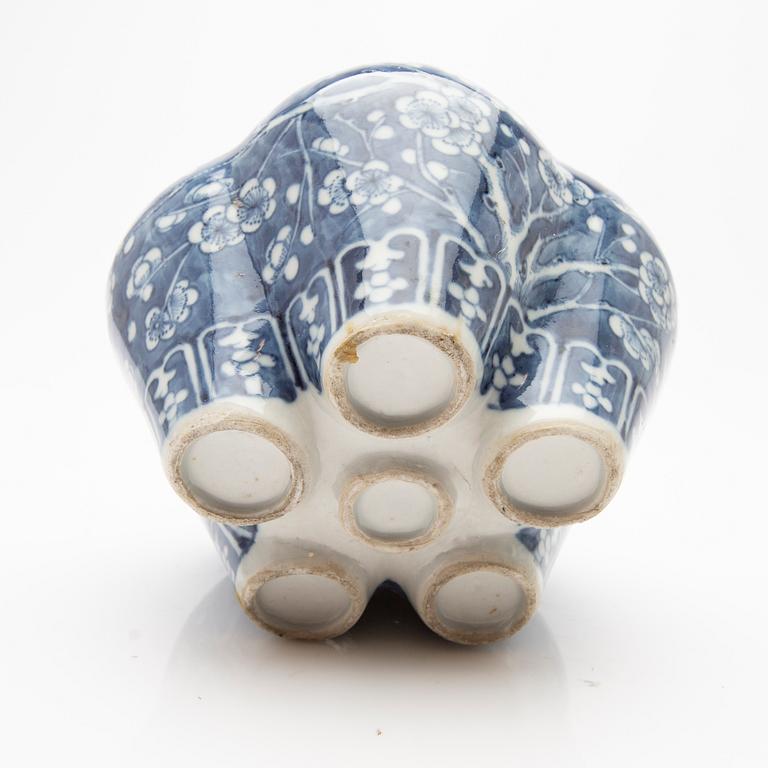 Vases, 2 pcs, China, 19th century.