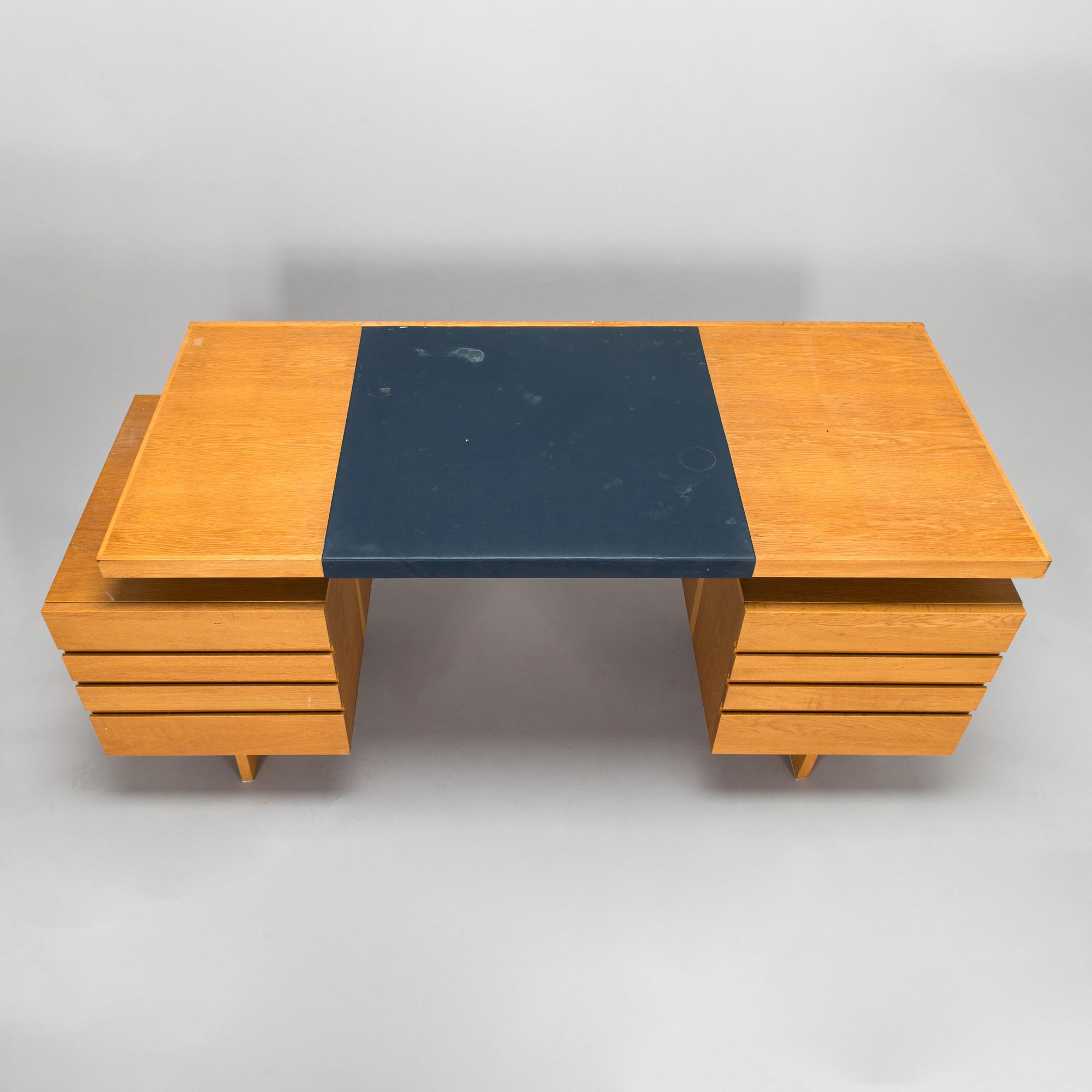 Olavi Hänninen, skrivbord "Paletti" för  HMN Huonekalu Mikko Nupponen, Lahtis, 1960-tal.