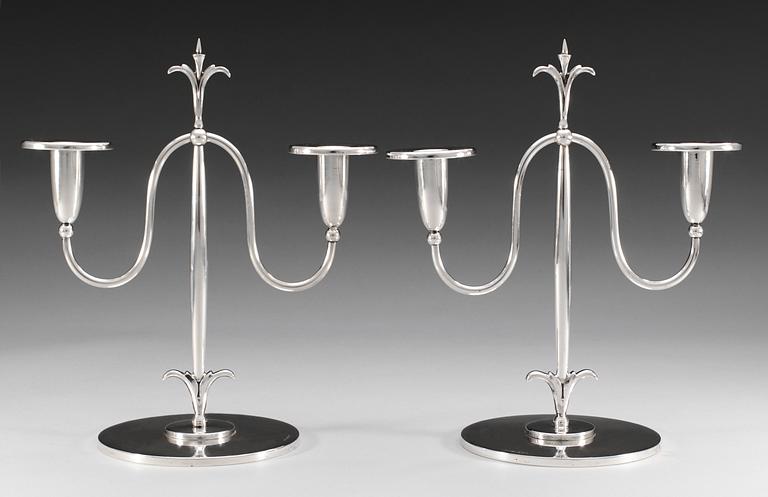 KANDELABRAR, silver, för två ljus, ett par. C.G. Hallberg, Stockholm 1927.