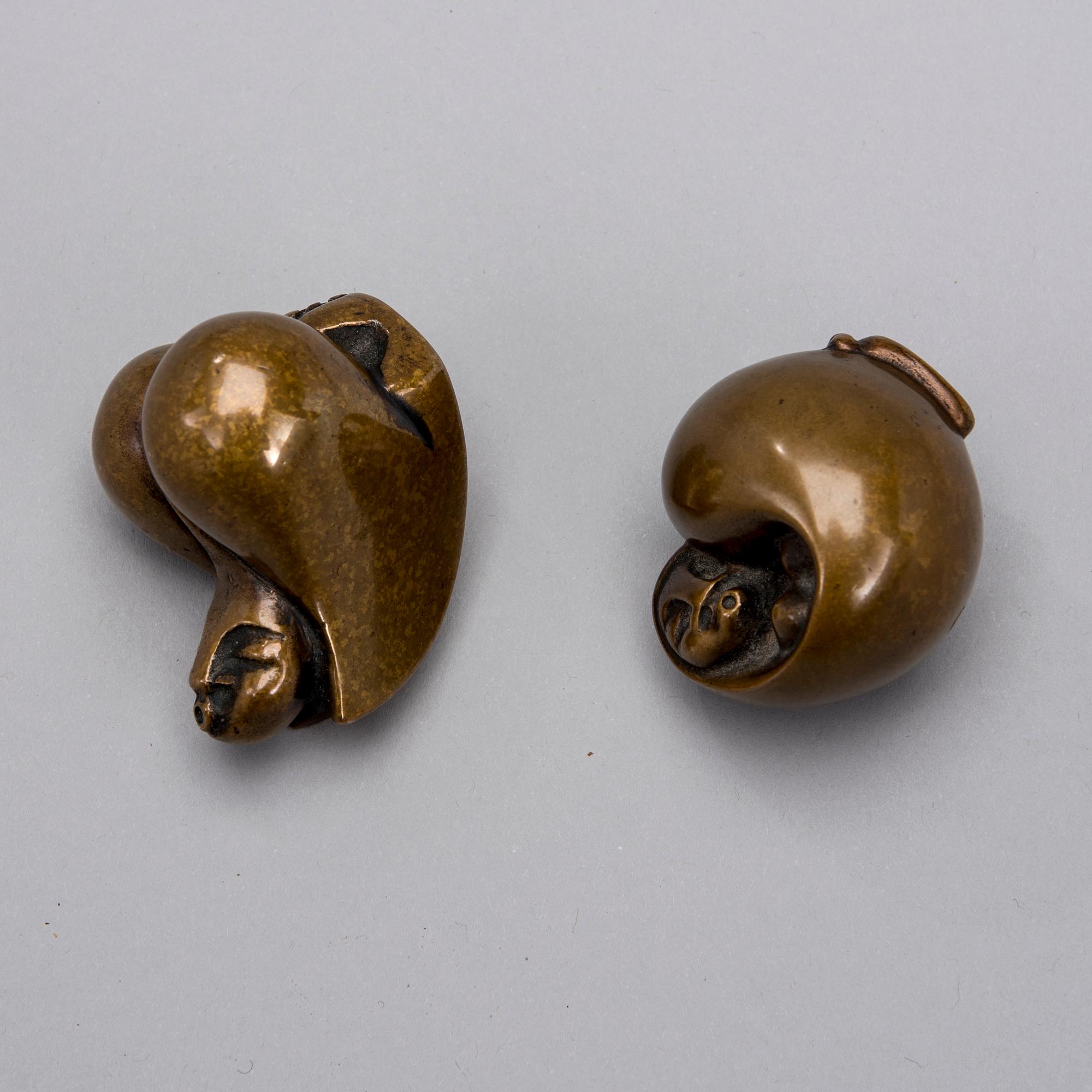 BIRGITTA ARA, 2 st skulptur, polerad brons, signerade, numrerade 27/100 och 28/100.