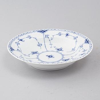 A porcelain tableware set of 69 pcs, "Musselmalet" by Royal Copenhagen, second half of the 20th century.