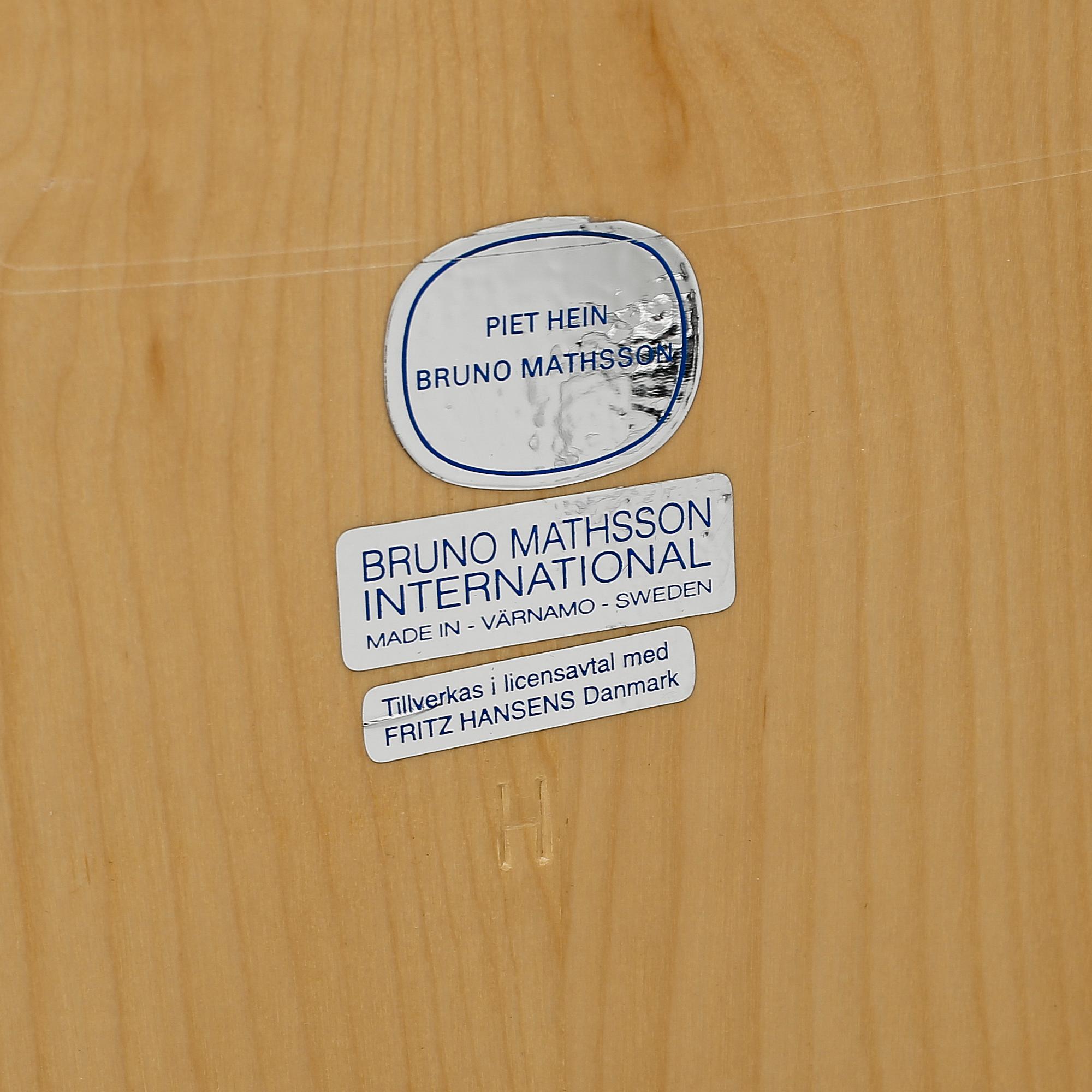 BORD, "Superellips", Bruno Mathsson och Piet Hein, för Fritz Hansen, 1900-talets slut.