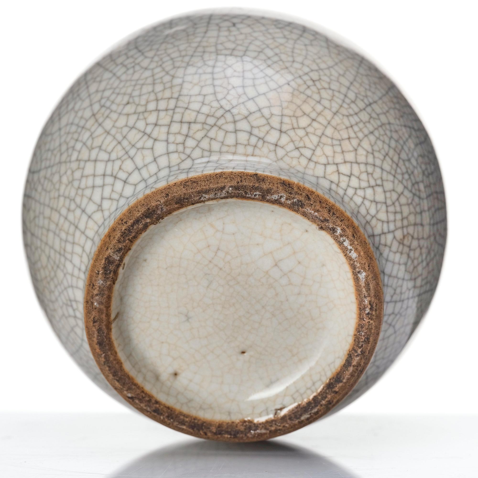 A ge glazed globular vase, Qing dynasty, possibly 18th Century.