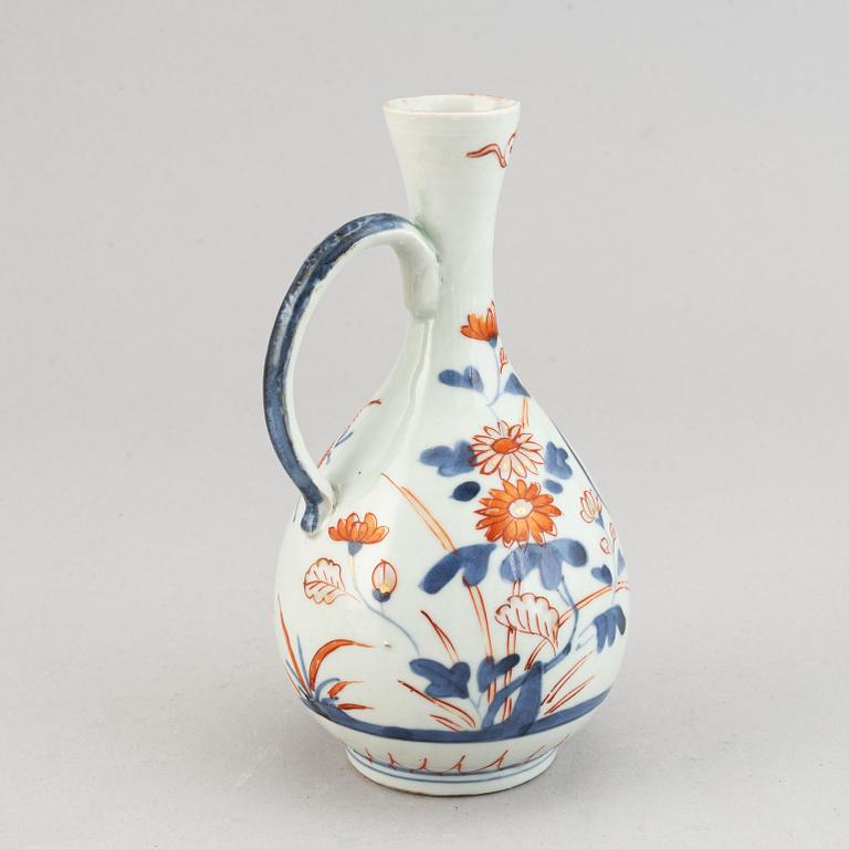 A Japanese imari condiment ewer, Edo period, 18th century.