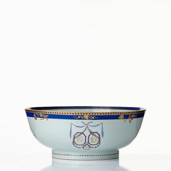 Bålar med fat, ett par , kompaniporslin. Qingdynastin, 1700-tal.