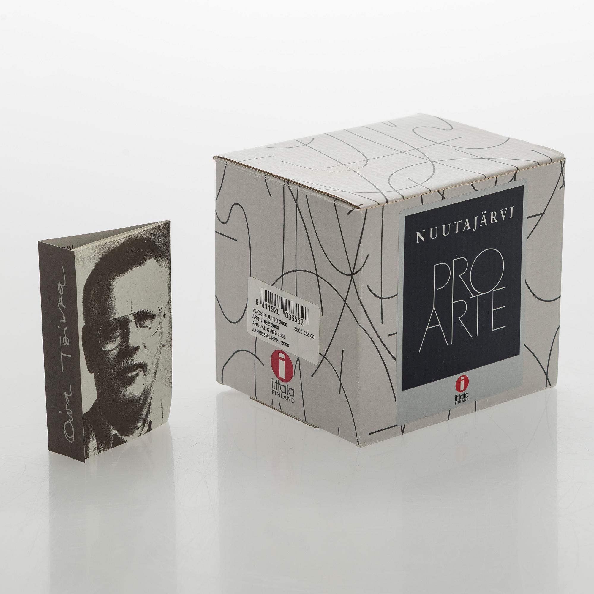 Oiva Toikka, årskub 2000, signerad Oiva Toikka Nuutajärvi 2000,  934/2000.