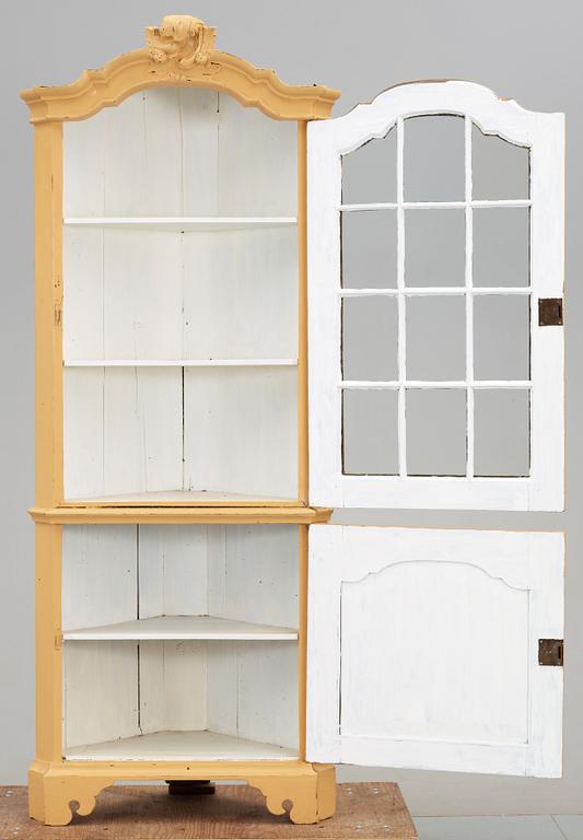 HÖRNSKÅP, rokokostil, möjligen England, 1800-tal.