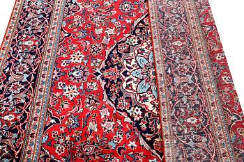 A Kashan carpet, c. 332 x 190 cm.