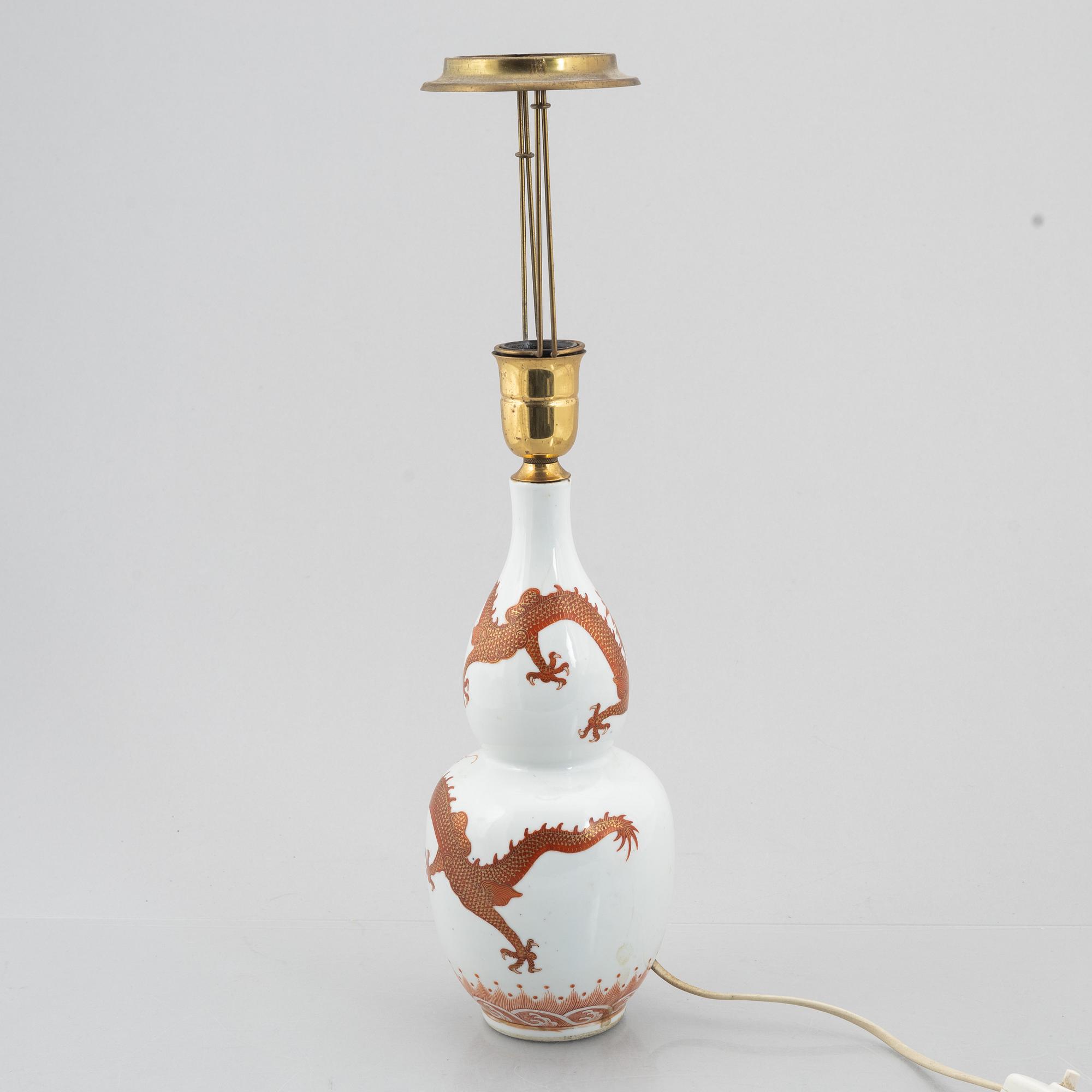 A porcelain table lamp/vase, China, 20th century.
