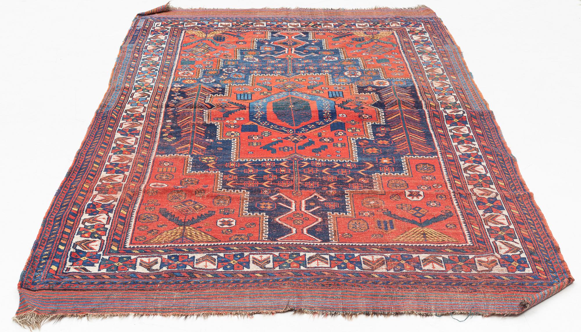 A Kashgai Shiraz carpet, c. 270 x 155 cm.